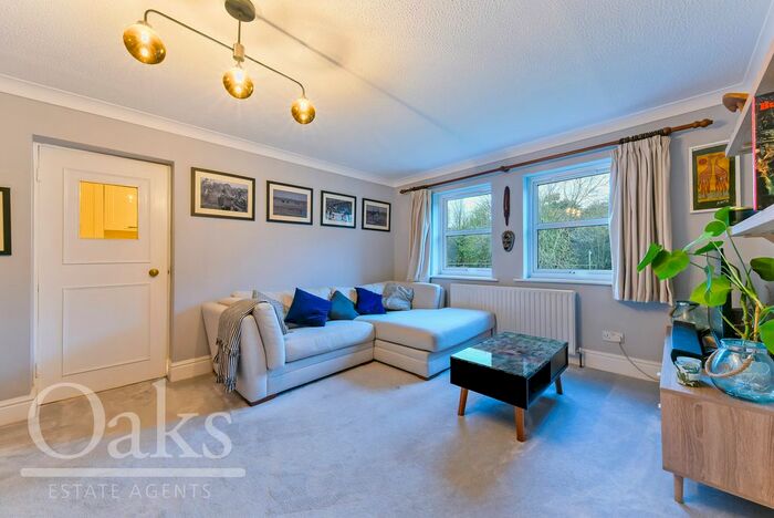 2 Bedroom Flat To Rent In Riggindale Road, London, SW16