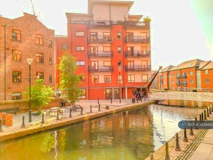 2 Bedroom Flat To Rent In Whittles Croft, Manchester, M1