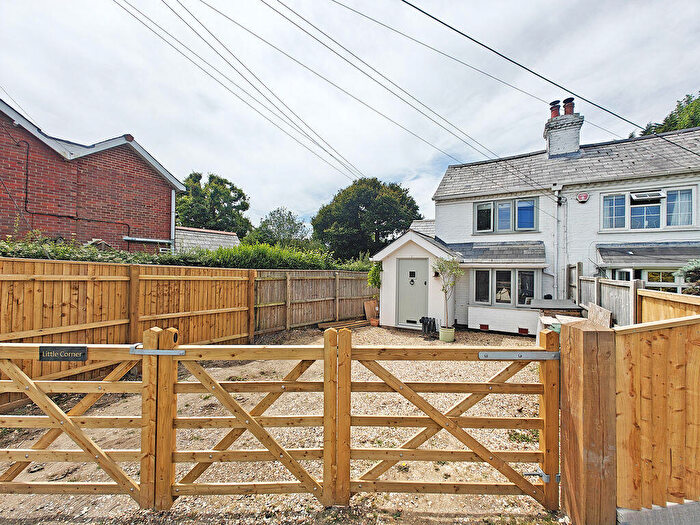 2 Bedroom Character Property To Rent In Pitmore Lane, Sway, SO41