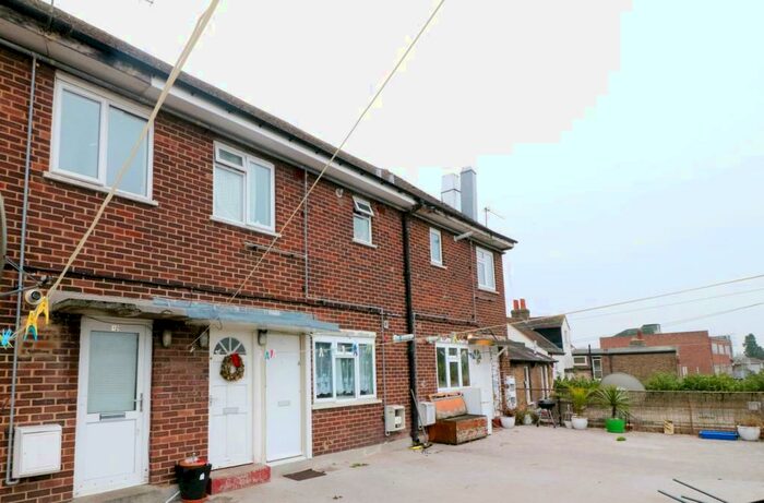 1 Bedroom Flat To Rent In Turners Hill, Cheshunt, Waltham Cross, EN8