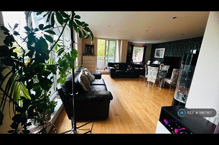 3 Bedroom Flat To Rent In Wards Wharf Approach, London, E16