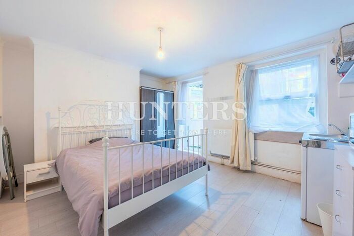 Studio To Rent In Kyverdale Road, London, N16