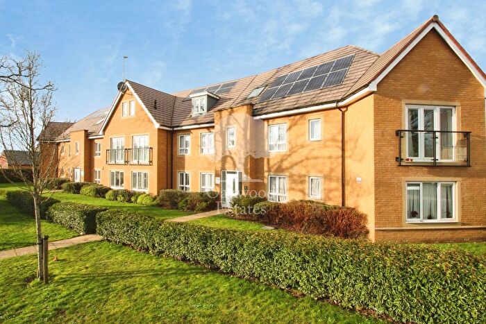 2 Bedroom Flat To Rent In Kenyon Way, Langley, SL3