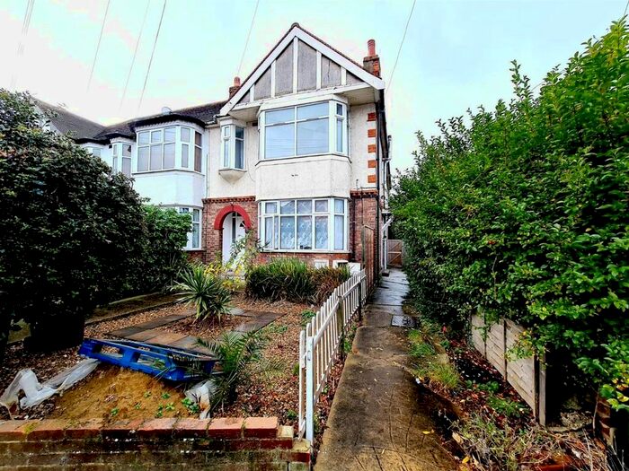 3 Bedroom Flat To Rent In Lambourne Gardens, London, E4