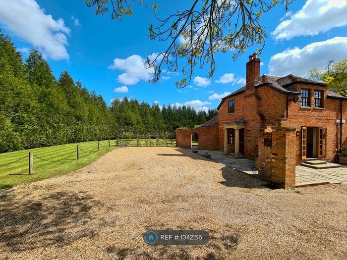 2 Bedroom Semi-Detached House To Rent In South Farm Lane, Lightwater, GU18