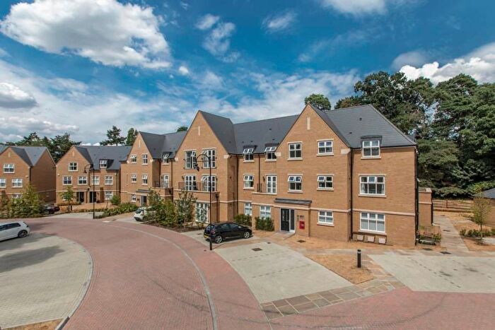 2 Bedroom Flat To Rent In Queenswood Crescent, Englefield Green, Egham, TW20