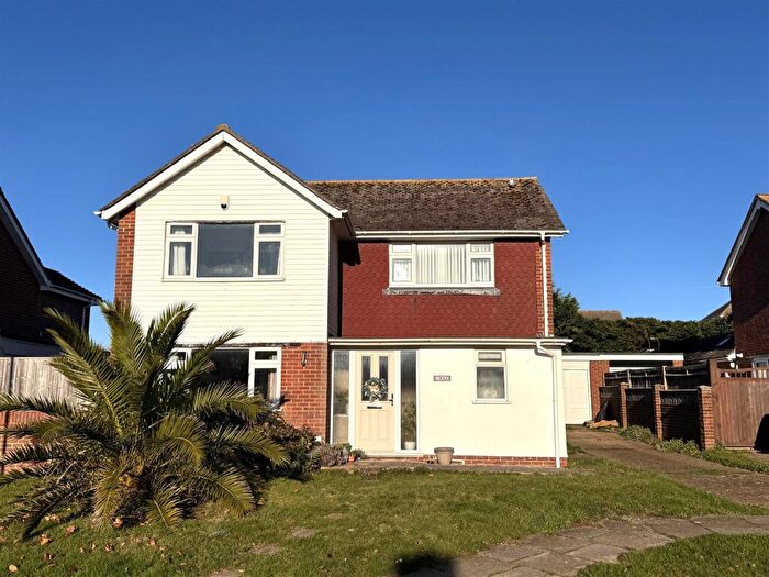 3 Bedroom Detached House For Sale In Kingsmead, Seaford, BN25