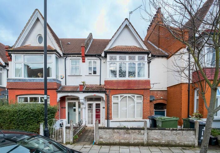 Studio To Rent In Broxholm Road, London SE27