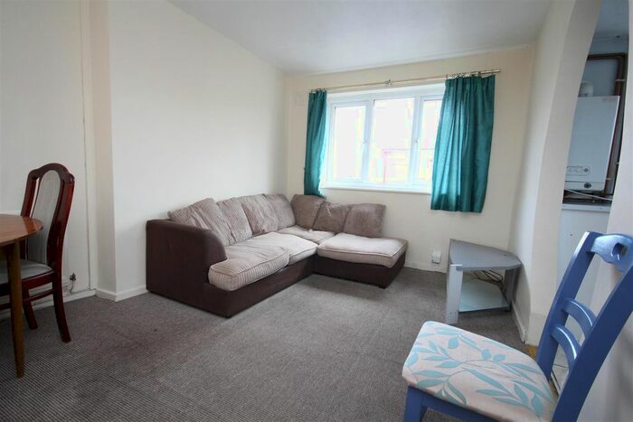 2 Bedroom Flat To Rent In Prospect Court, Newcastle Upon Tyne, NE4