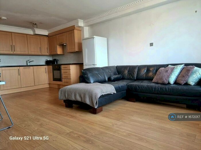 2 Bedroom Flat To Rent In Mossbury Road, London, SW11