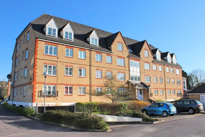 2 Bedroom Flat To Rent In Pembroke House, Station Road, WD6