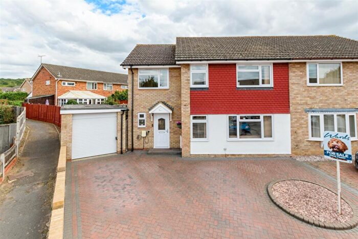 4 Bedroom Semi-Detached House For Sale In Battlesmere Road, Cliffe Woods, Rochester, Kent, ME3