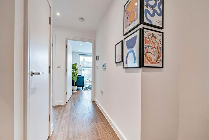 2 Bedroom Apartment To Rent In Bed, Fourth Floor Voile At Capercaillie Court In Elements, EN3