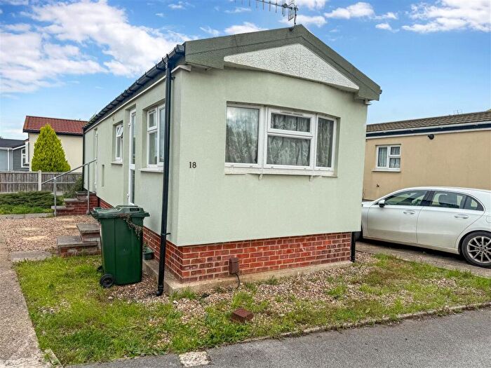 1 Bedroom Park Home For Sale In Oak Avenue, Radcliffe On Trent, Nottingham, NG12