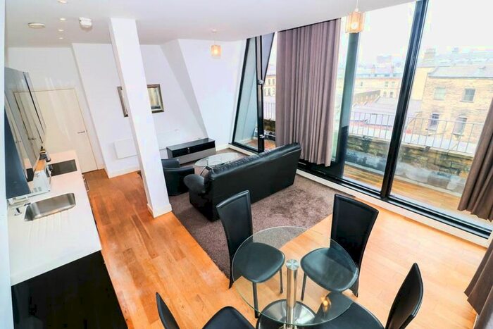 2 Bedroom Flat To Rent In Penthouse, Hanover House, Chapel Street, BD1