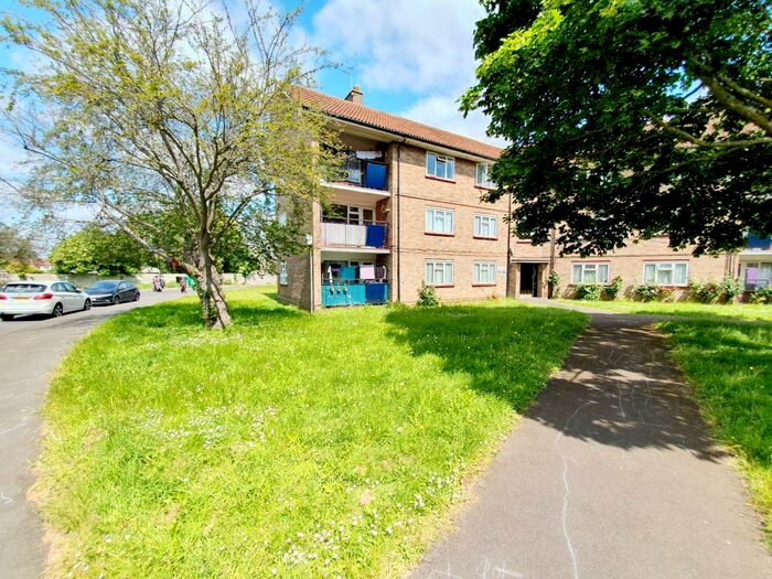 3 Bedroom Flat To Rent In Field Road, Feltham, TW14