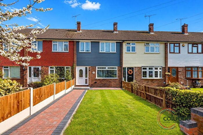 3 Bedroom Terraced House For Sale In Larkswood Road, Corringham, SS17