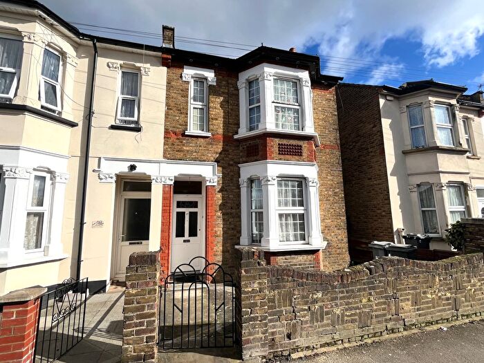 3 Bedroom Terraced House For Sale In Hibernia Road, Hounslow, TW3