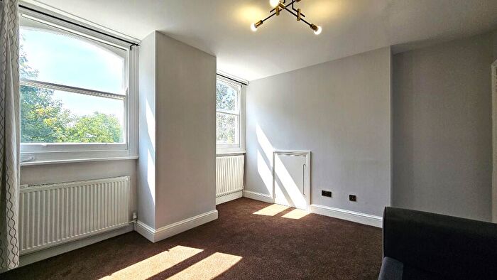1 Bedroom Flat To Rent In Lewisham Way, London, SE4