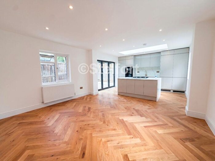 5 Bedroom Detached House To Rent In Summers Lane, London, N12