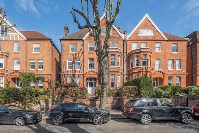 3 Bedroom Flat To Rent In Wedderburn Road London, NW3