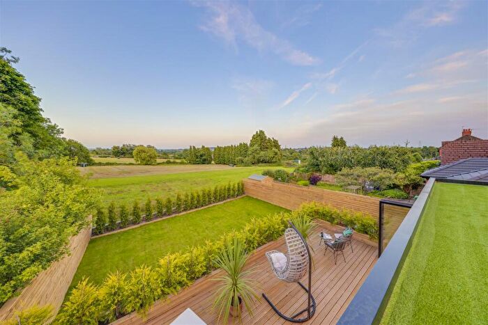 5 Bedroom Detached House For Sale In Healds Green, Chadderton, Oldham - Stunning, Newly Extended & Fully Refurbished Bed Home With Superb Outlook, OL1