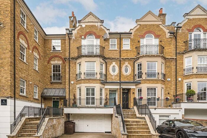 4 Bedroom Property To Rent In Southlands Drive, London, SW19