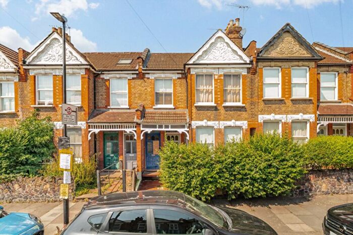 2 Bedroom Maisonette For Sale In North View Road, London, N8
