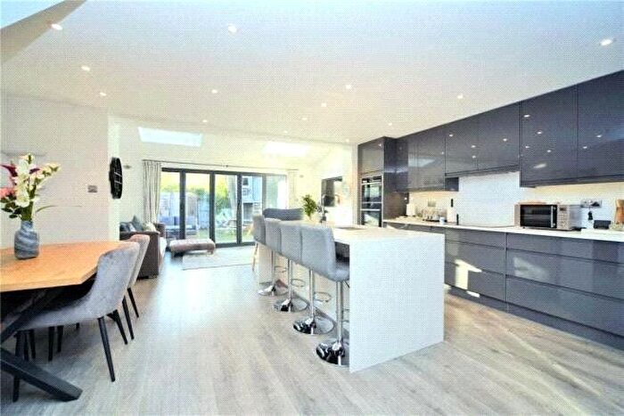 3 Bedroom End Terrace House For Sale In Dunnymans Road, Banstead, Surrey, SM7