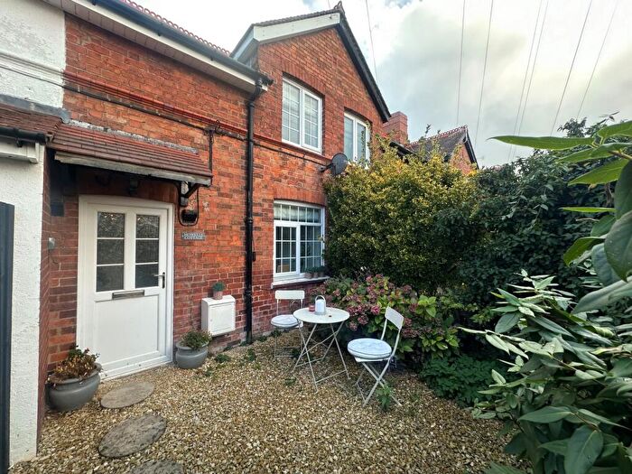 2 Bedroom Cottage To Rent In Howells Place, Monmouth, NP25