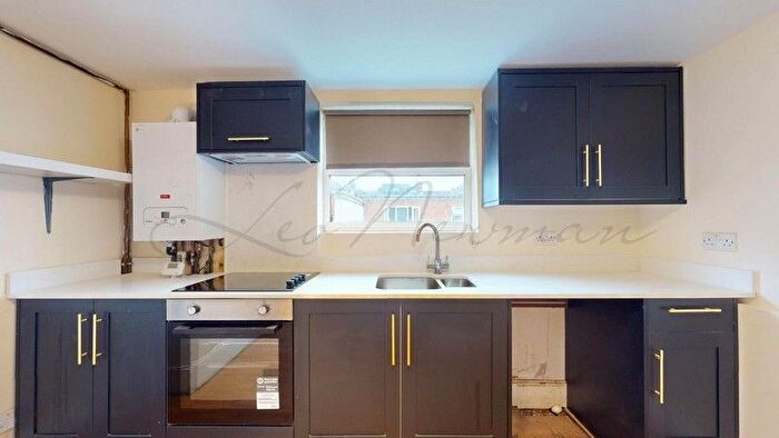 3 Bedroom Flat To Rent In Lea Bridge Road, London, E10