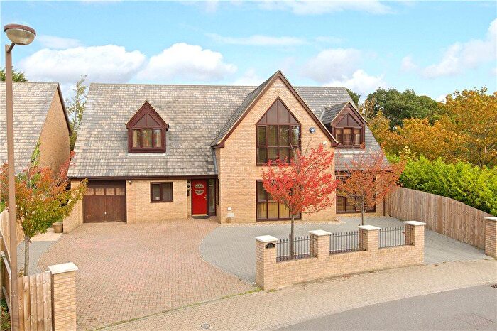 6 Bedroom Detached House For Sale In Faraday Drive, Shenley Lodge, Milton Keynes, Buckinghamshire, MK5