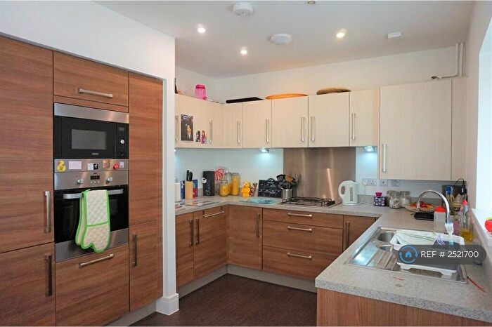 4 Bedroom Semi-Detached House To Rent In Bowling Green Close, Bletchley, Milton Keynes, MK2