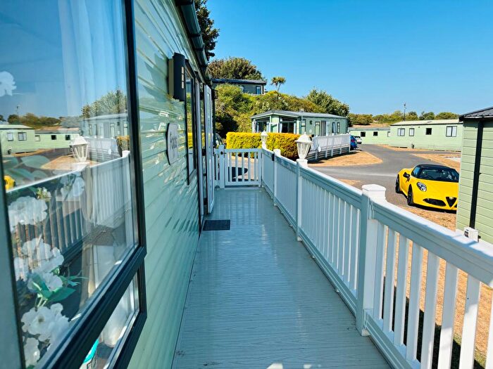 2 Bedroom Mobile Home For Sale In Swanage Coastal Park, Priests Road, Swanage, Dorset, BH19 - Photo 3