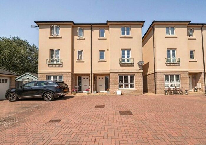 4 Bedroom Semi-Detached House For Sale In Brooke Close, Malmesbury, SN16