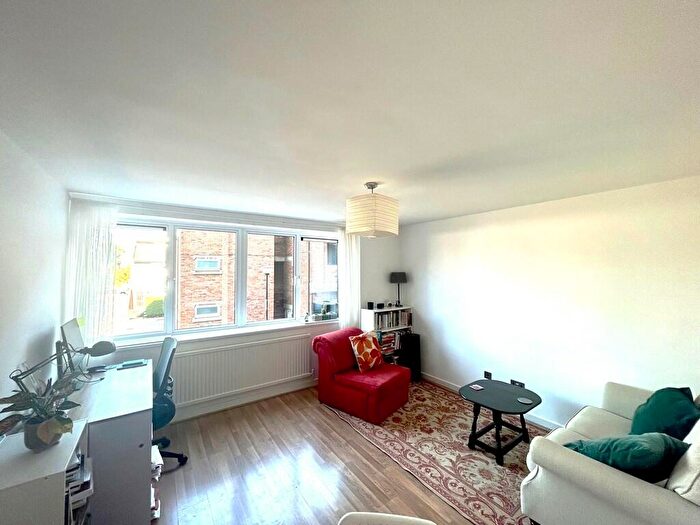 1 Bedroom Apartment To Rent In Pollard Close, Holloway, London, N7