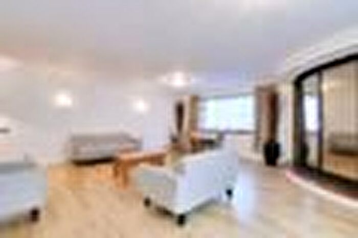 2 Bedroom Flat To Rent In Queens Terrace, London, NW8