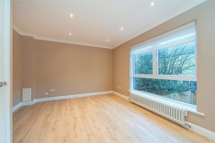4 Bedroom Terraced House To Rent In Waveney Close, London, E1W