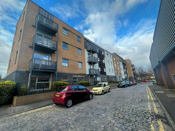 2 Bedroom Flat To Rent In Talavera Close, Bristol, BS2
