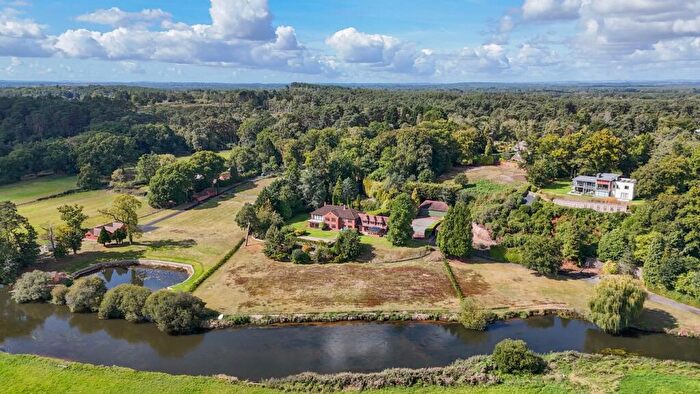7 Bedroom Detached House For Sale In Avon Castle Drive, Ringwood, BH24