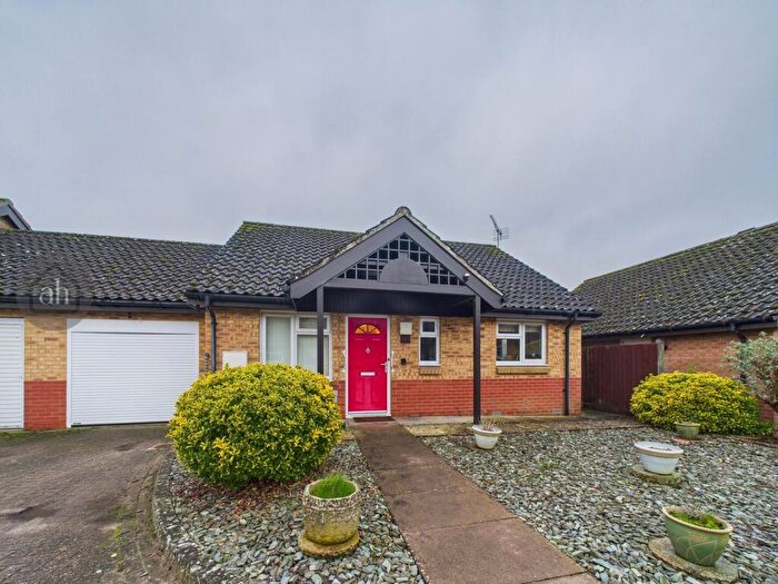 2 Bedroom Detached Bungalow For Sale In Field View, Thurston, IP31