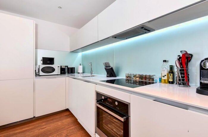 2 Bedroom Flat To Rent In Hardwick's Square, Wandsworth, SW18