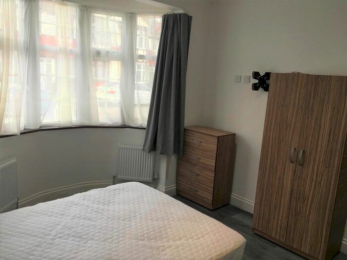 1 Bedroom Studio To Rent In Barkingside, Essex, IG6
