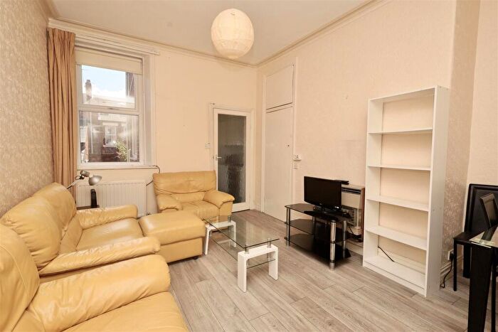 2 Bedroom Flat To Rent In Helmsley Road, Newcastle Upon Tyne, NE2