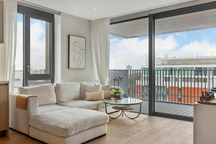 3 Bedroom Flat To Rent In Bowden House, Prince Of Wales Drive, Palmer Road, Battersea, London, SW11