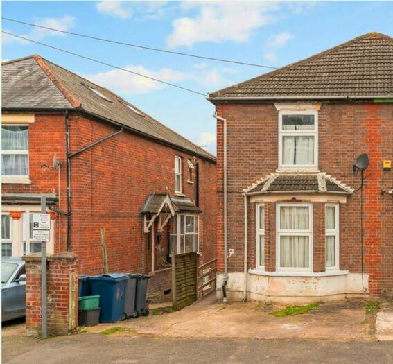 6 Bedroom Semi-Detached House To Rent In Roberts Road, HP13