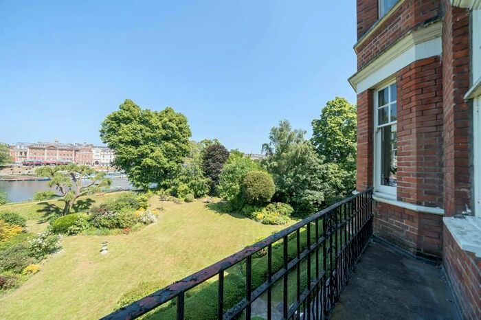 3 Bedroom Flat To Rent In Richmond Bridge Mansions, East Twickenham, TW1