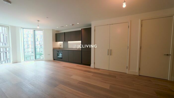 Studio To Rent In Hale Works, London, N17