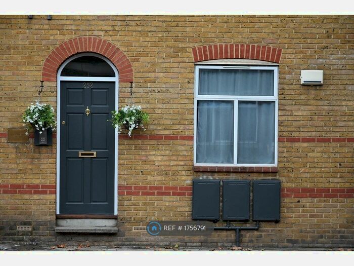 1 Bedroom Flat To Rent In St. Andrews House, London, WC1X