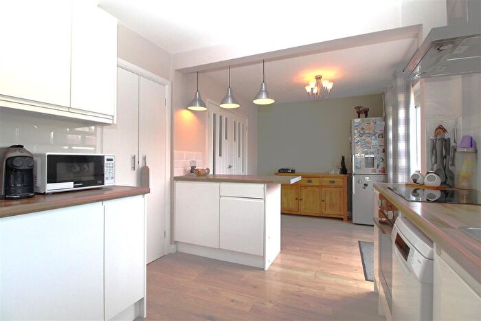 3 Bedroom Semi-Detached House For Sale In Ramsgate Road, Broadstairs, CT10
